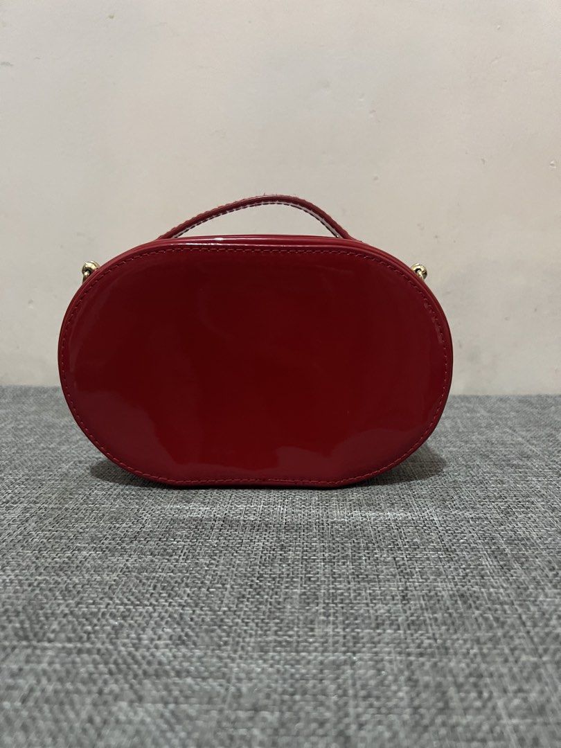Dior Beauty Red Patent Pouch (Category: Luxury Bags & Wallets) located in Valenzuela. Submitted by cc_c__cc (Listing ID 1458862863, Image 3). Description: Made it a crossbody sling! Free chain 💖.