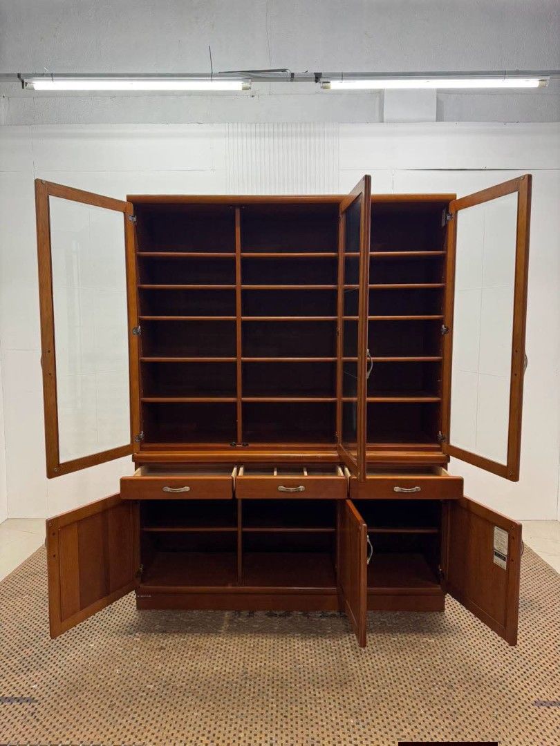 Display Cabinet (Category: Shelves, Cabinets & Racks) located in Meycauayan. Submitted by marygracecasimiro (Listing ID 1458848853, Image 2). Description: Vintage Oak 3-Door China Cabinet Hutch / Display Cabinet with Drawers & Storage Price: 17,900 L59.5 x W17.5 x H78 In good condition💚💚.