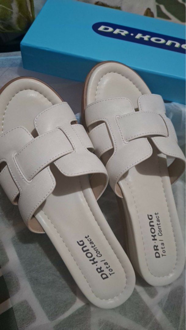 DR. KONG White H-Strap Sandals Size 35 (Category: Flats & Sandals) located in Basista. Submitted by chiemvansorcas.2020 (Listing ID 1458860610, Image 3). Description: -Original and never been used. -Wrong size was delivered. Order size 6 but got size 5. -comes with a box. -feel free to message me for additioal question/s. - Brand: Dr. Kong - Color: White - Design: H-strap - Size: 35 - Condition: Brand new, never worn - Features: Comfortable for e