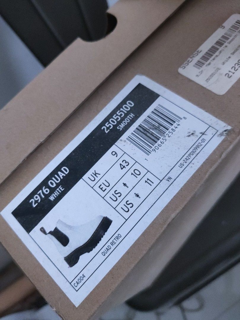 Dr. Martens 2976 Quad White Chelsea Platform Boots (Category: Boots) located in Makati City. Submitted by trevarucci (Listing ID 1458857778, Image 3). Description: Orig price : P14,000 - Dr. Martens 2976 Quad Chelsea Boots – White Smooth Leather Size: EU 43 / US Men's 10 A classic Dr. Martens silhouette elevated with the iconic Quad platform sole. Crafted from premium white Smooth leather with elastic side gussets for easy pull-on wear. Features 