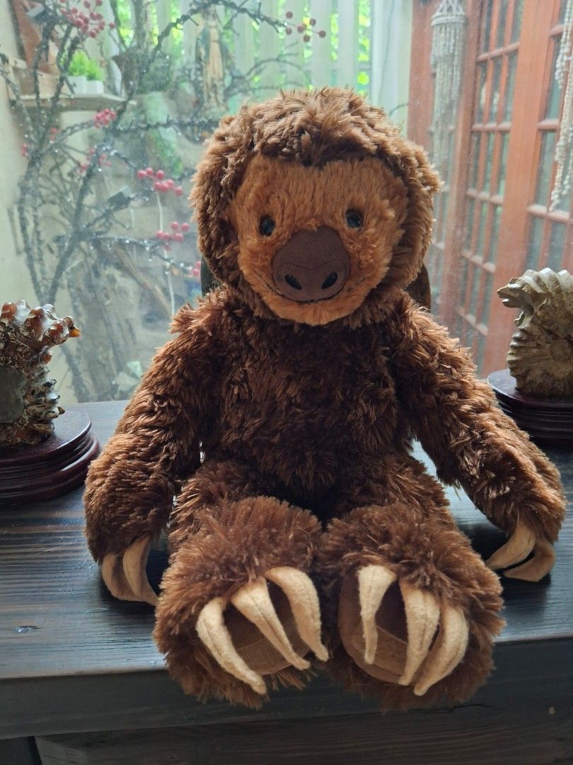 Dragons Build A Bear Sloth Stuffed Toy (Category: Plushies & Soft Toys) located in Quezon City. Submitted by pure_trinsky (Listing ID 1458709702, Image 2). Description: *as is *collectible item *original Build A Bear *big Sloth stuffed toy * velcro - can attach both hands and feet.