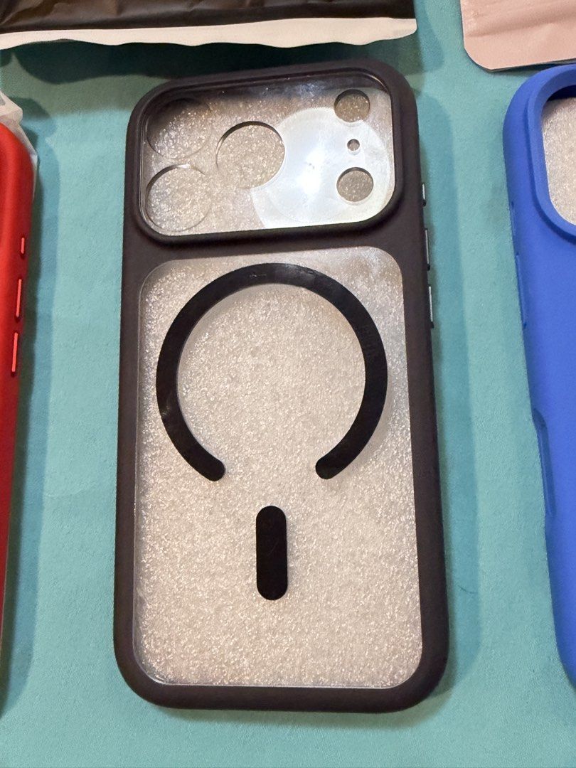 Elago Sanptoch XHotch iPhone 17 Pro cases (Category: Cases & Sleeves) located in Romblon. Submitted by chadish_magoy (Listing ID 1458769860, Image 3). Description: For sale Almost new. Only fitted. Elago Silicone Red Sanptoch Shockproof case Clear Blue XHotch Silicone Blue Take all 1,000 LBC COP (Payment 1st) JnT (Scheduled rider pickup. No rush shipping) Loc: Romblon South Luzon .