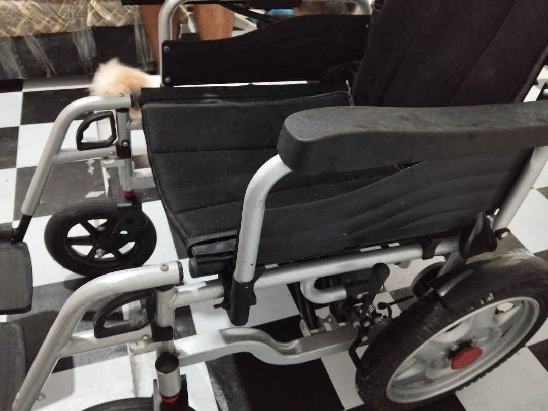 Electric wheel chair (Category: Caregiving Services) located in Abucay. Submitted by zealtree.b8f60f (Listing ID 1458810485, Image 3). Description: good as new 😊.