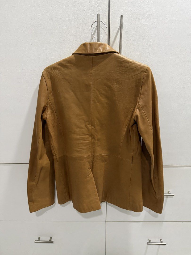 Esprit Vintage Brown Leather Jacket (Category: Coats, Jackets and Outerwear) located in Los Banos. Submitted by batmanana (Listing ID 1458858403, Image 3). Description: LAST PRICE POSTED 🥹 buy at least 2 items = FREE SHIPPING ☺️ best fits S to M length is 26.5 inches 8/10 condition, but please still manage your expectations - has visible signs of wear - Classic brown leather jacket from Esprit - Made with 100% genuine leather - 100% acetate lini