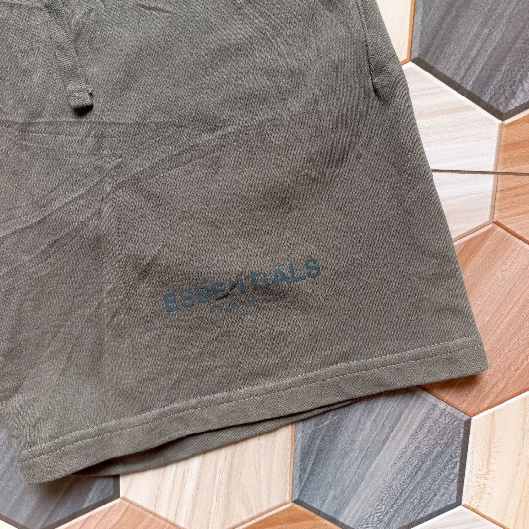 Essentials Brown Shorts (Category: Shorts) located in Maramag. Submitted by thrifty777 (Listing ID 1458867975, Image 3). Description: Authentic Essentials Has Minor Flaws Lightly Used Condition Waist: 28-32 ‎Height: 18 Location Maramag Bukidnon.
