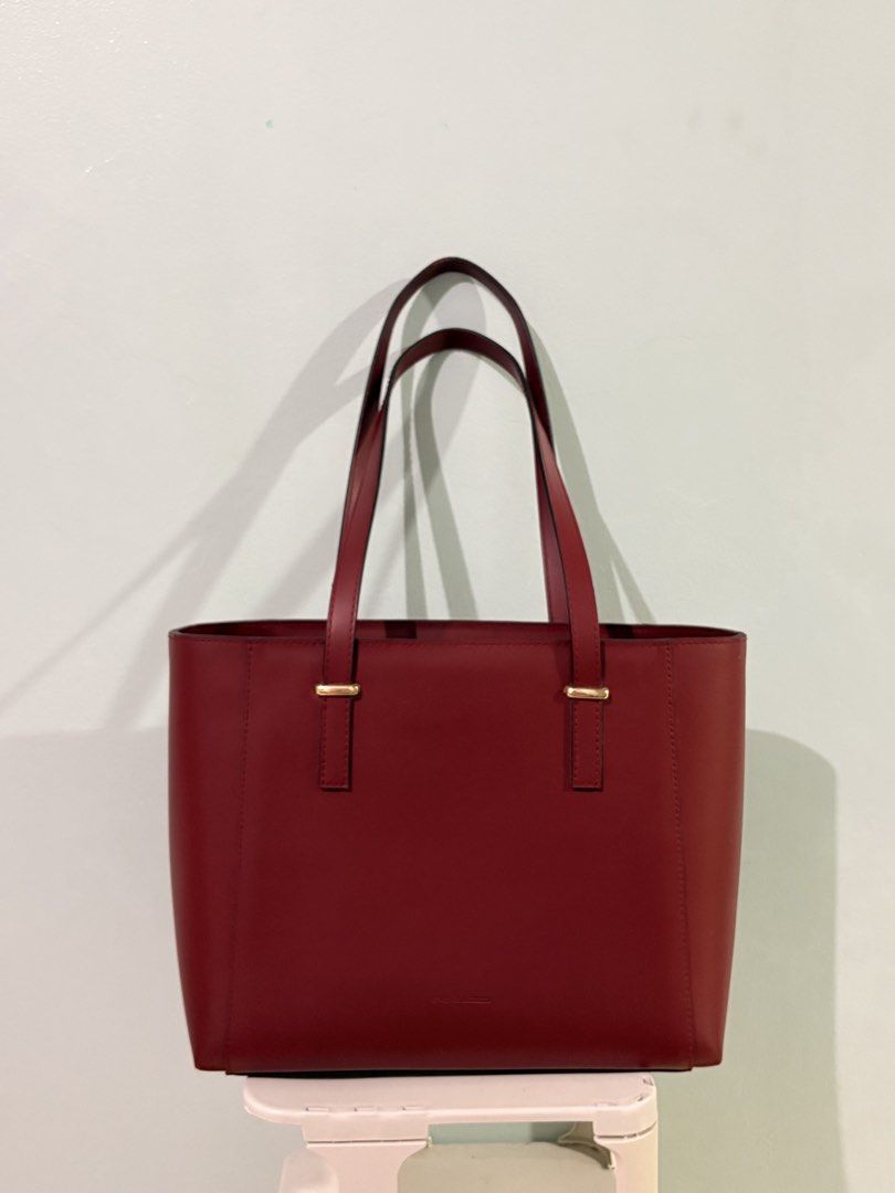 Eve & Adam Karina Tote Bag (Category: Tote Bags) located in San Pablo. Submitted by dyimmie (Listing ID 1458839690, Image 1). Description: Eve & Adam Karina Tote Bag in Burgundy Matte •Bought this 2 years ago for Php 1,600 • Didnt use it much (<5x lang) but rubber part on the handles came off thru time (mostly in storage) • Free SF for SURE buyer 🙂 • PU Leather. Stays upright even without anything inside RFS: Decluttering ++ need funds MOP: PF |