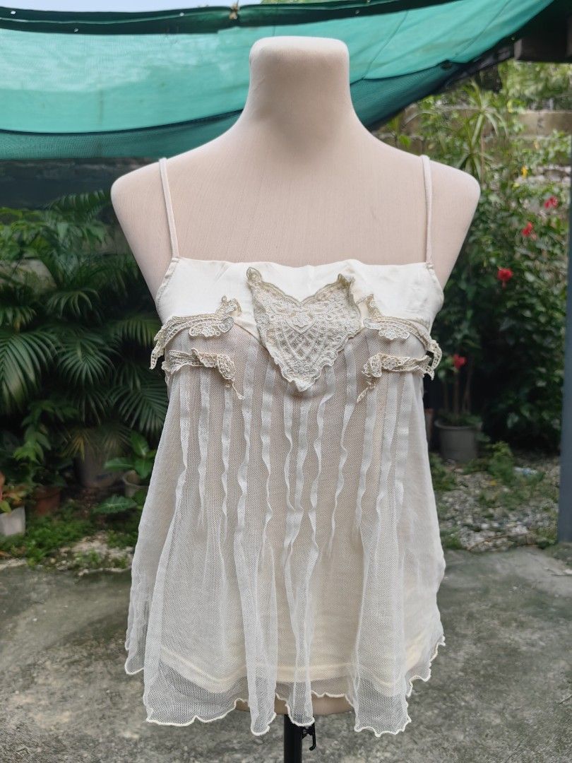 Fairy Lace Silk Top (Category: Sleeveless) located in Taguig. Submitted by chielatte (Listing ID 1458756995, Image 1). Description: with washable stain due to storage please manage your expectations 000117 B30x22.