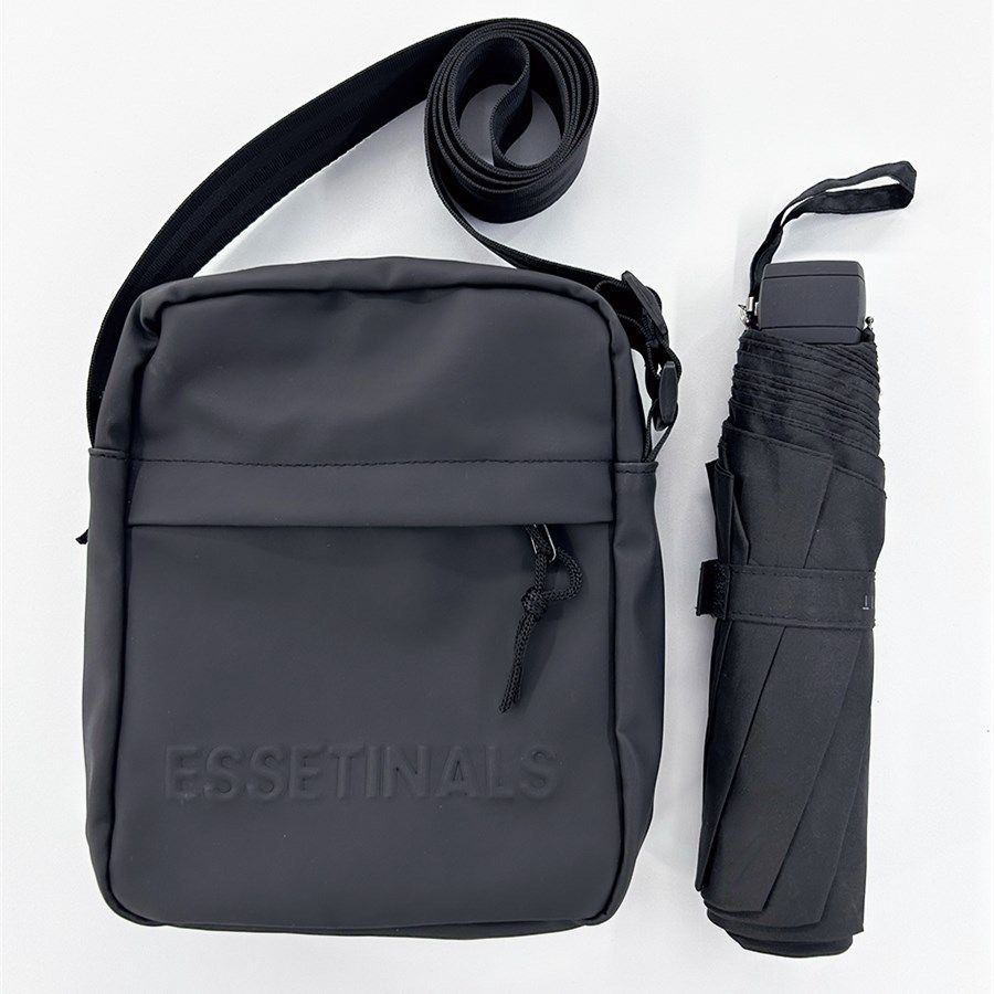 Fog essentials bag （分類：小袋）位於 Hong Kong。 由 jesmanleeeee 提交（商品編號 1458727921，圖片 1）。簡介： 全新 26*20cm。