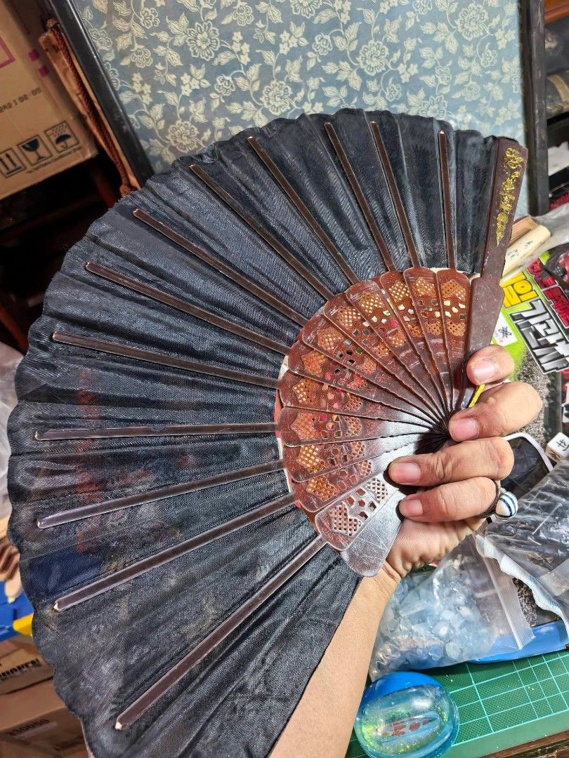 Folding Fan - Scented Fabric Fan (Category: Other Accessories) located in Cebu City. Submitted by dudes_villanueva (Listing ID 1458694784, Image 3). Description: Folding Fan - Scented Fabric Fan 📌 Mabango. Swabe ang Perfume.x-) 📌 In excellent condition. Length : 9 in.
