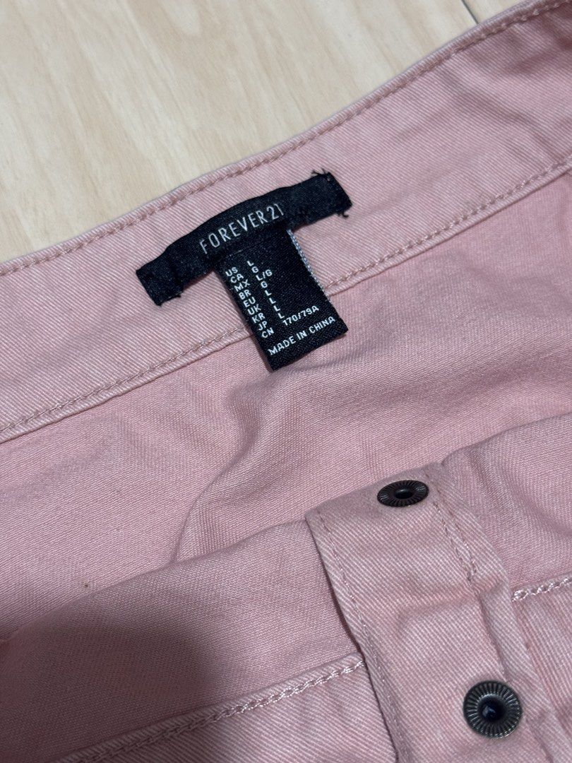 Forever 21 Pink Button-Front A-Line Mini Skirt (Category: Skirts) located in Manila. Submitted by sumisloveditems (Listing ID 1458862286, Image 2). Description: size: L (waistline: 30 inches) ₱200 Mode of payment: Gcash Gotyme Mode of delivery: J&T SDD.