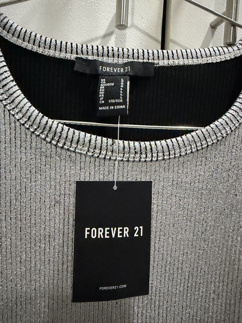 Forever 21 Silver Ribbed Metallic Crop Top (Category: Others Tops) located in Los Banos. Submitted by batmanana (Listing ID 1458863304, Image 3). Description: LAST PRICE POSTED 🥹 buy at least 2 items = FREE SHIPPING ☺️ best fits M-L 10/10 condition, but please still manage your expectations - Forever 21 sparkly silver crop top - Ribbed texture, metallic sheen, short sleeves, crew neck - Ideal for parties or a night out - Brand new with tags stil