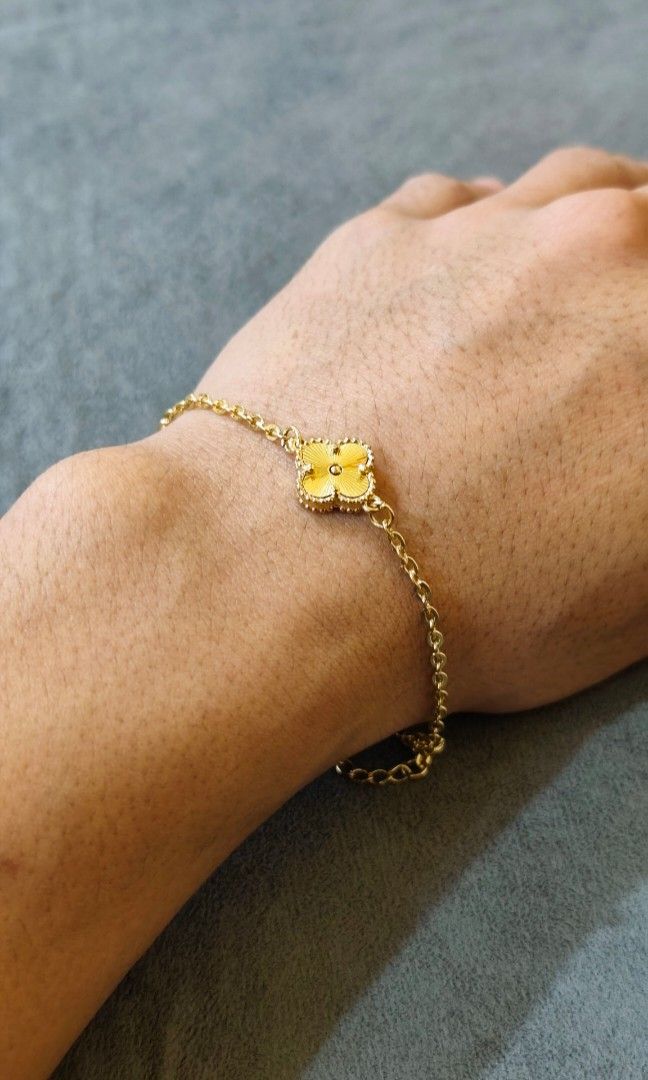 Four-Leaf clover bracelet (Category: Bracelets) located in La Trinidad. Submitted by marksols (Listing ID 1458707221, Image 3). Description: Fashion Accessories made from High quality materials Made in Japan.