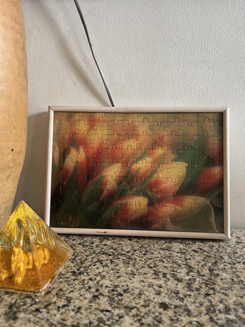 Framed Tulip Puzzle (Category: Art & Prints) located in Taguig. Submitted by minmin_parker (Listing ID 1458750255, Image 1). Description: - Beautiful framed puzzle featuring a close-up of vibrant tulips. - Comes with a stylish light wood frame. - Ready to hang on your wall or display on a shelf. - An ideal decorative piece for any room. - Makes a wonderful gift for puzzle enthusiasts and flower lovers alike..