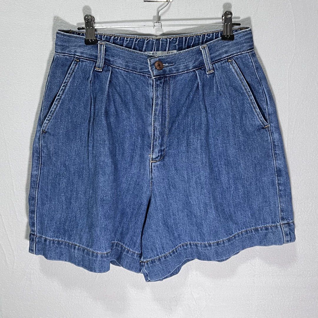 GAP Denim High waist garterized Shorts (Category: Shorts) located in Quezon City. Submitted by mondaymayhem (Listing ID 1458749743, Image 1). Description: 671) fits 28-32in 🚚j&t(payment first) ☑️same day delivery(lalamove/grab) 📍Batasan hills QC No refund/return/exchange. All sales are final! Strictly no cancellation/changing of orders Items are thrifted so please manage your expectations. Color may slighly differ due to lighting. Make sure of 