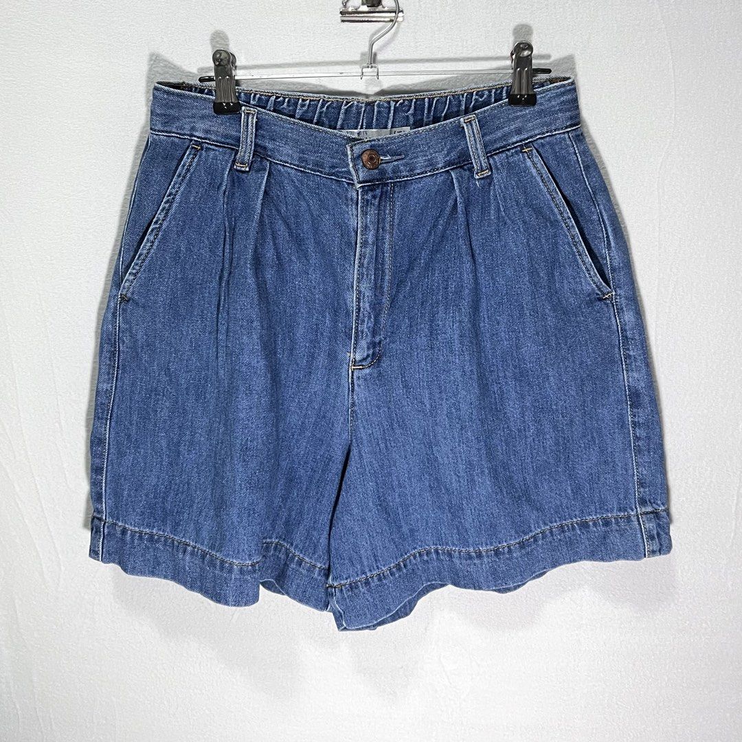 GAP Denim High waist garterized Shorts (Category: Shorts) located in Quezon City. Submitted by mondaymayhem (Listing ID 1458749743, Image 2). Description: 671) fits 28-32in 🚚j&t(payment first) ☑️same day delivery(lalamove/grab) 📍Batasan hills QC No refund/return/exchange. All sales are final! Strictly no cancellation/changing of orders Items are thrifted so please manage your expectations. Color may slighly differ due to lighting. Make sure of 