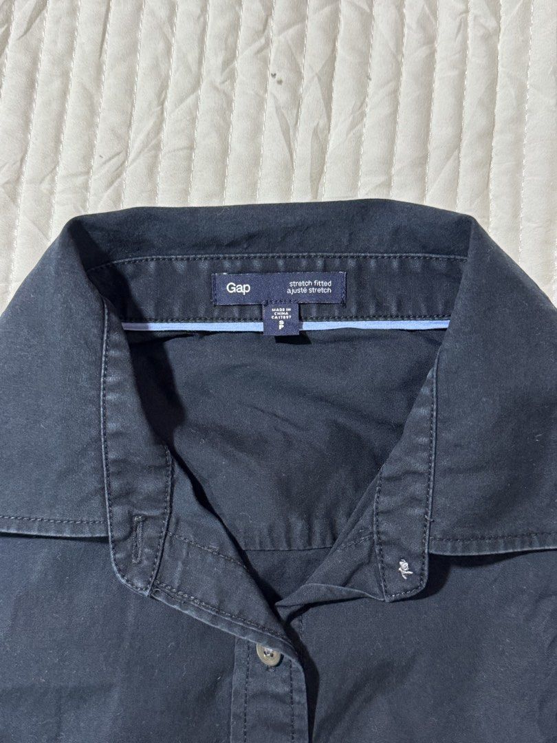 gap stretch fitted button-up shirt (Category: Shirts) located in Manila. Submitted by xo.cassie (Listing ID 1458798773, Image 2). Description: ꒰୨୧꒱ gap stretch fitted button-up shirt ⋯ size: xs - small ⋯ bust: 35 in ⋯ no when worn ⋯ washed and ready to wear for buyer mop: gotyme mod: lbc | sdd 📍 taft, manila.
