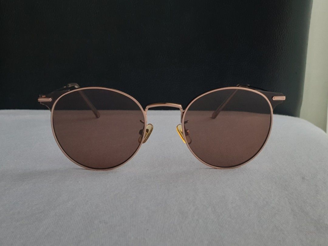 Gentle Monster Moor Titanium Sunglasses (Category: Sunglasses & Eyewear) located in Quezon City. Submitted by WasalakTwo (Listing ID 1458851346, Image 3). Description: Straight from Korea Goodcondition Still presentable Open for delivery nationwide Front Width 13.4cm Front Height 4.7cm.