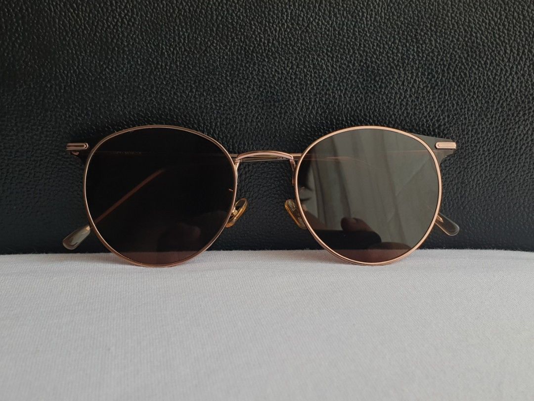 Gentle Monster Moor Titanium Sunglasses (Category: Sunglasses & Eyewear) located in Quezon City. Submitted by WasalakTwo (Listing ID 1458851346, Image 2). Description: Straight from Korea Goodcondition Still presentable Open for delivery nationwide Front Width 13.4cm Front Height 4.7cm.