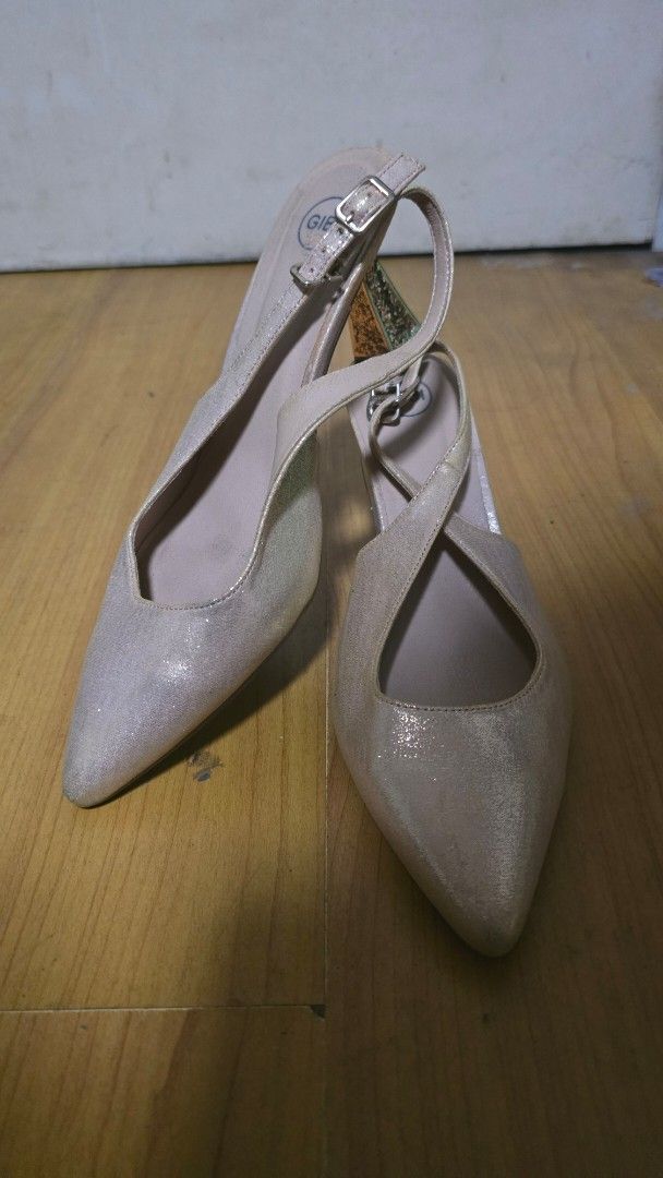 Gibi Slingback Heels Rose Gold Glitter Sparkle (Category: Heels) located in Quezon City. Submitted by daaaaane (Listing ID 1458794619, Image 1). Description: - Stunning rose gold slingback heels - 3-inch heels with eye-catching glitter detail - Elegant pointed toe design - Secure and adjustable buckle strap closure - Comfortable for extended wear, ideal for parties and special occasions - Some wear on the insole (see photos) - Size 39, but I mana