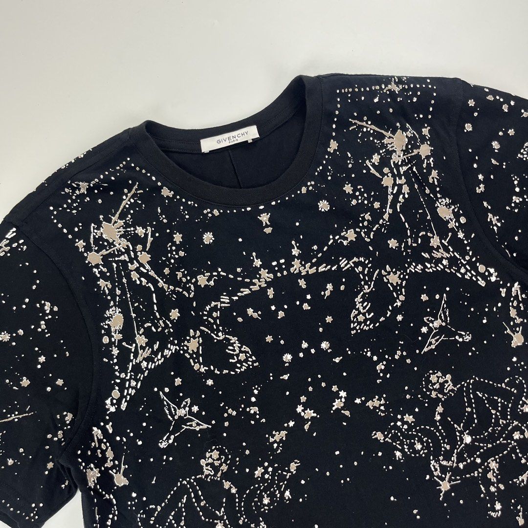 GİVENCHY ✨ (Category: Luxury Apparel) located in Iloilo. Submitted by anonymous_ph (Listing ID 1458850152, Image 3). Description: GİVENCHY TEE✨ SIZE-XL -WIDTH 21.5 -LENGTH 29 -CR 9.5/10 EXCELLENT CONDITION / NO FLAW DM IF INTERESTED 📩 .