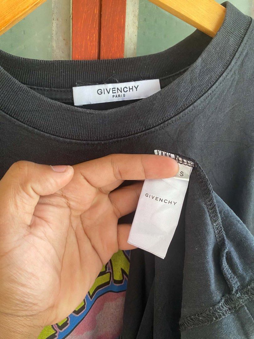 GIVENCHY WORLD TOUR TSHIRT (Category: Tshirts & Polo Shirts ) located in Tarlac. Submitted by thriftwithass (Listing ID 1458734309, Image 3). Description: Dimes: 22-27.5 Condtition: 9.2/10 Color rate: 9.5/10.