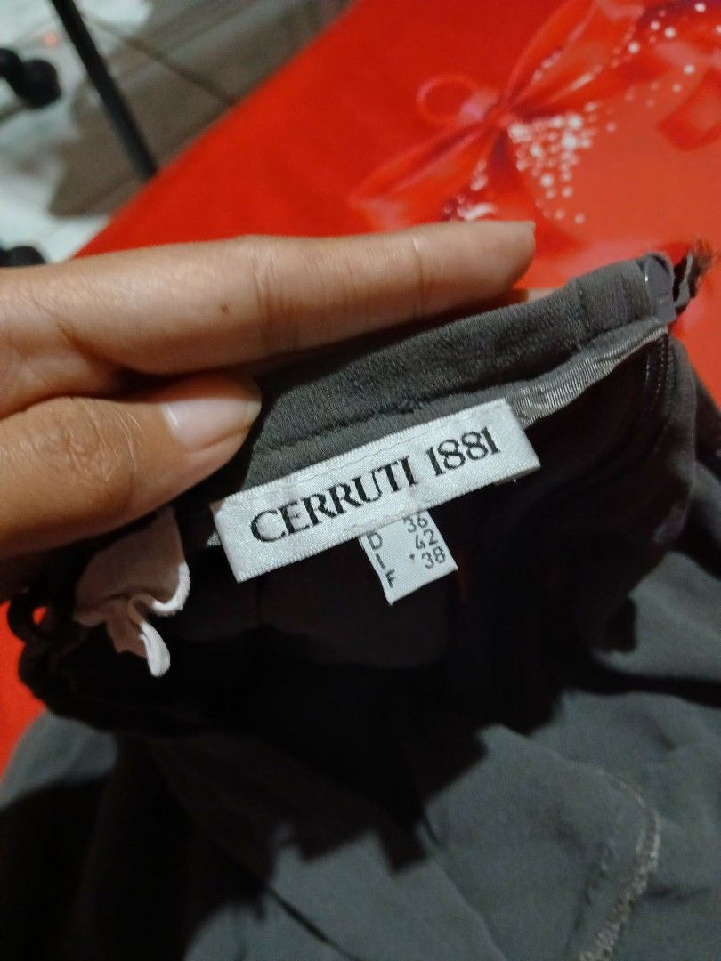 Gray midi skirt (Category: Skirts) located in Urdaneta. Submitted by anonie (Listing ID 1458779143, Image 3). Description: - waist: 26 in - flowy fabric - has tiny holes very minimal MOP: Gcash + shipping fee.