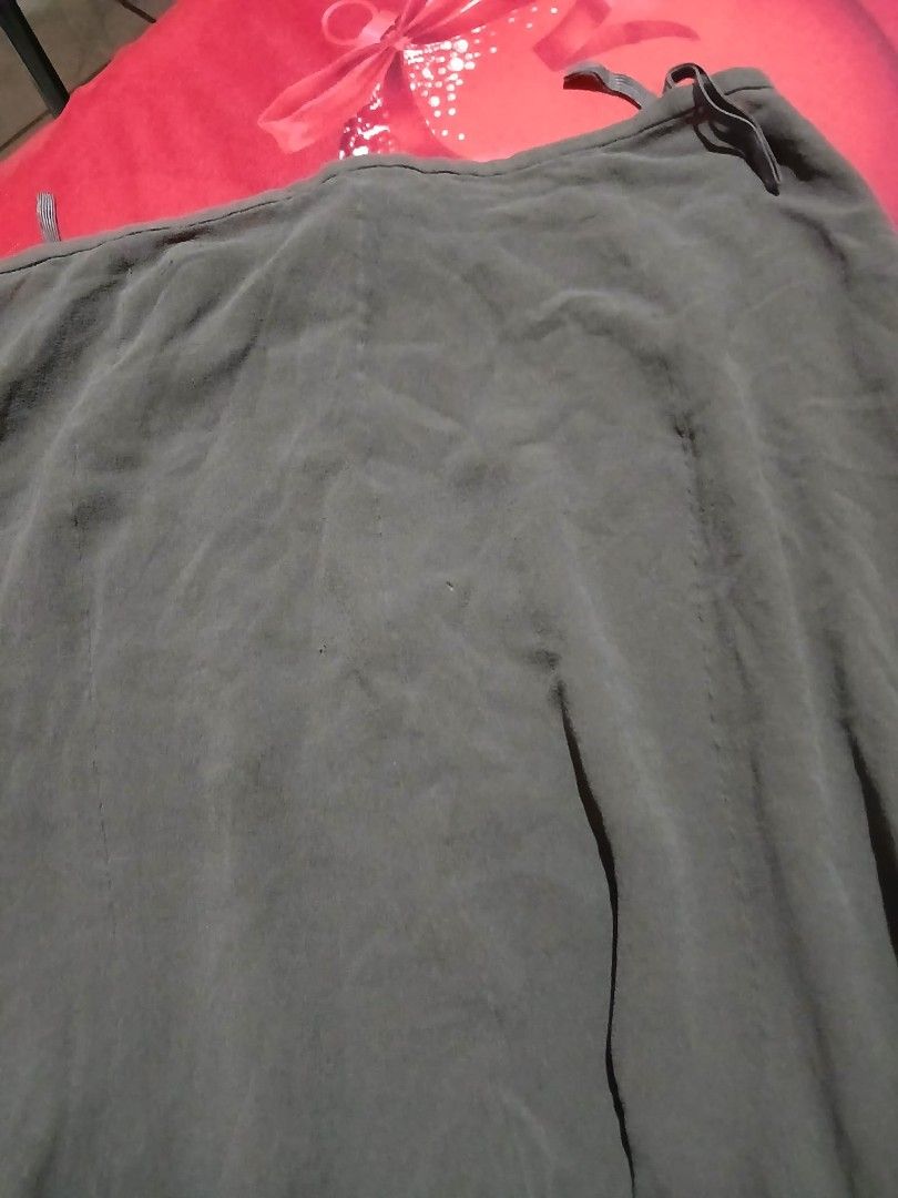 Gray midi skirt (Category: Skirts) located in Urdaneta. Submitted by anonie (Listing ID 1458779143, Image 2). Description: - waist: 26 in - flowy fabric - has tiny holes very minimal MOP: Gcash + shipping fee.