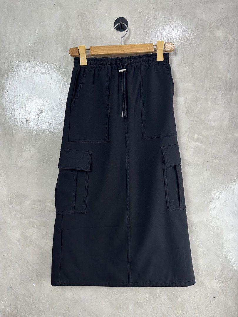 GU - Fleece Lined Cargo Long Skirt (Category: Skirts) located in Cavite. Submitted by hand.picked (Listing ID 1458802791, Image 3). Description: GU - Fleece Lined Cargo Long Skirt Size: Small Dimension: 25-30” Waistline / 31.5” Length Condition: Like New.