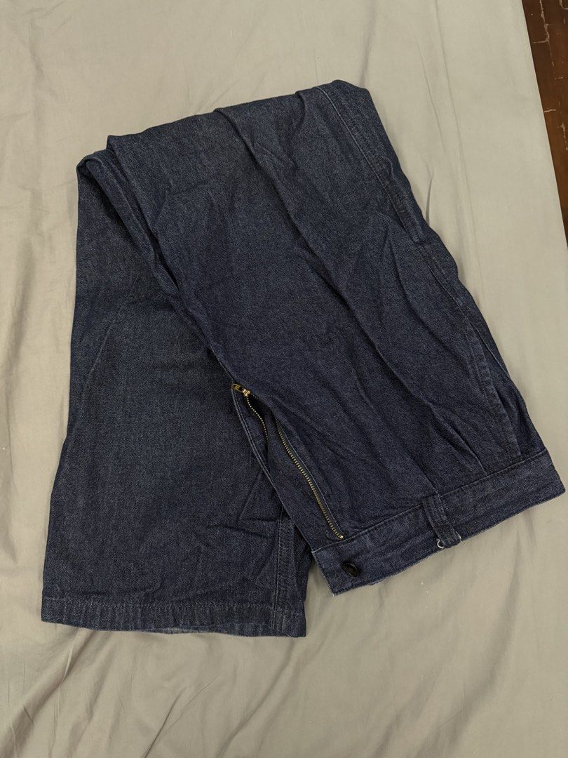 GU Dark Wash Denim Jeans Size L (Category: Jeans) located in Pasay City. Submitted by euphoria025 (Listing ID 1458849255, Image 1). Description: - GU Dark Wash Denim Pants - Size: L - Features: Zip closure, internal drawstring for adjustable comfort - Material: Classic denim - Style: Versatile for casual wear, pairs easily with various tops.