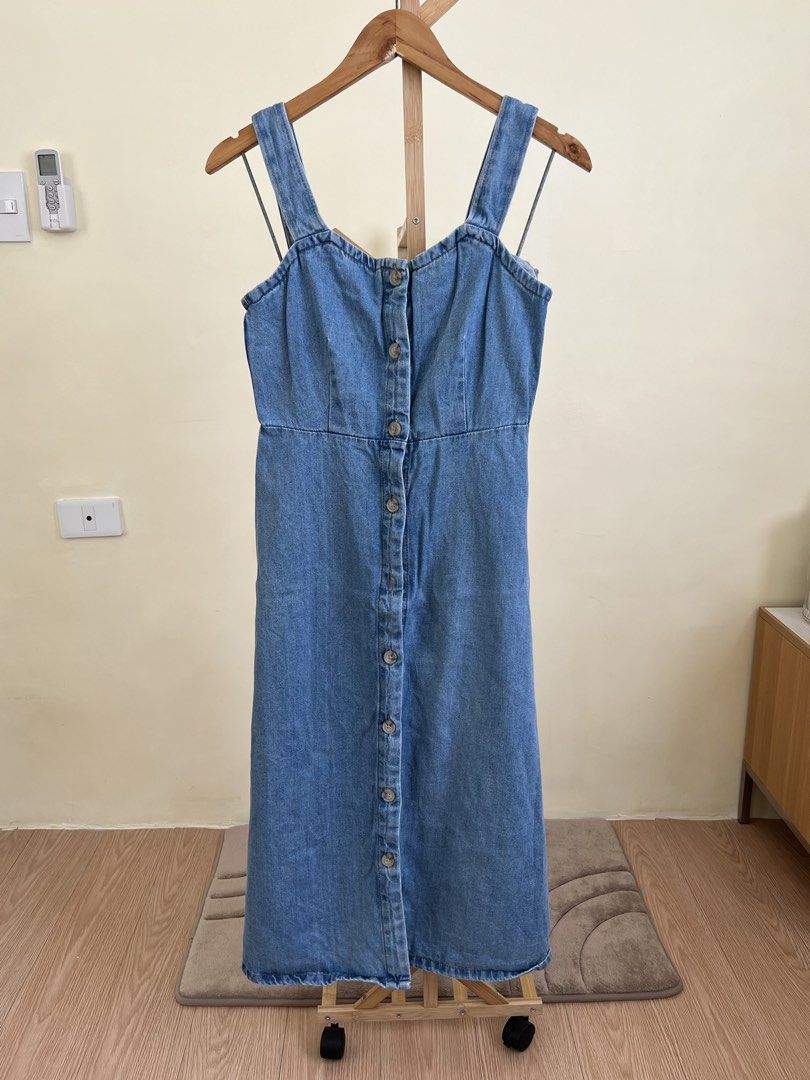 GU denim dress (Category: Dresses) located in Cavite. Submitted by akosishef (Listing ID 1458800723, Image 2). Description: Good condition Shipping sched: every weekends only due to work schedule Mop: gcash Courier: jnt.