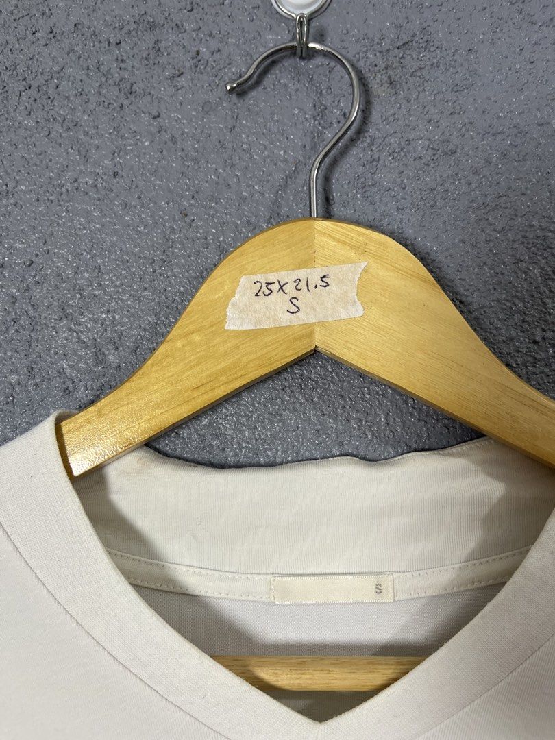 GU V-Neck T-Shirt Size S (Category: Shirts) located in Famy. Submitted by basicthrifted (Listing ID 1458727864, Image 3). Description: - Basic white V-neck tee from GU - Size S - Made with a comfortable polyester and polyurethane blend - Versatile and easy to pair with any outfit - Ideal for everyday wear.
