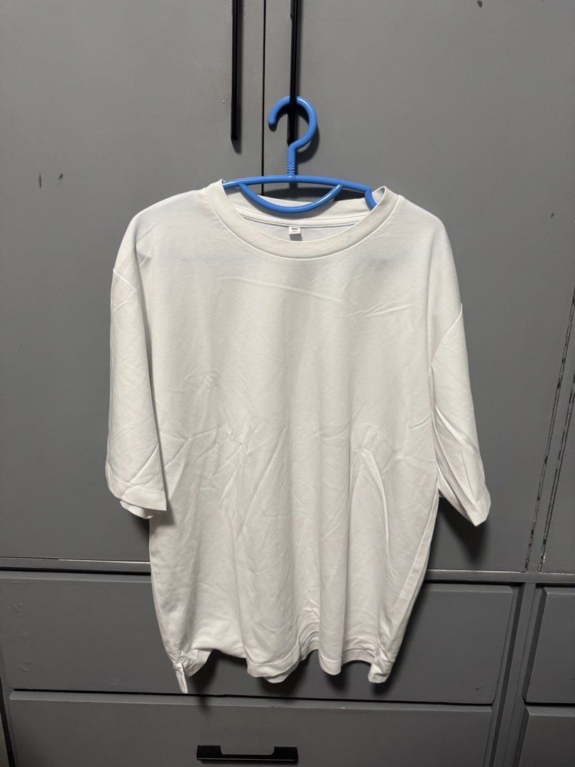 GU White Oversized T-shirt XL (Category: Tshirts & Polo Shirts ) located in Manila. Submitted by eboryte (Listing ID 1458809865, Image 1). Description: Great condition and price is negotiablep.