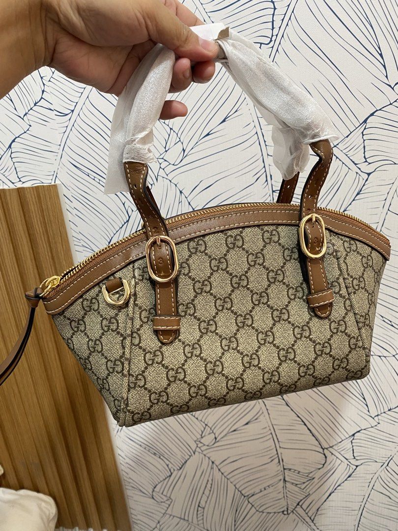 Gucci Monogram (Category: Cross-body Bags) located in Taguig. Submitted by santos.eliza (Listing ID 1458834725, Image 2). Description: Good Condition as New Slightly used Seldom Used .