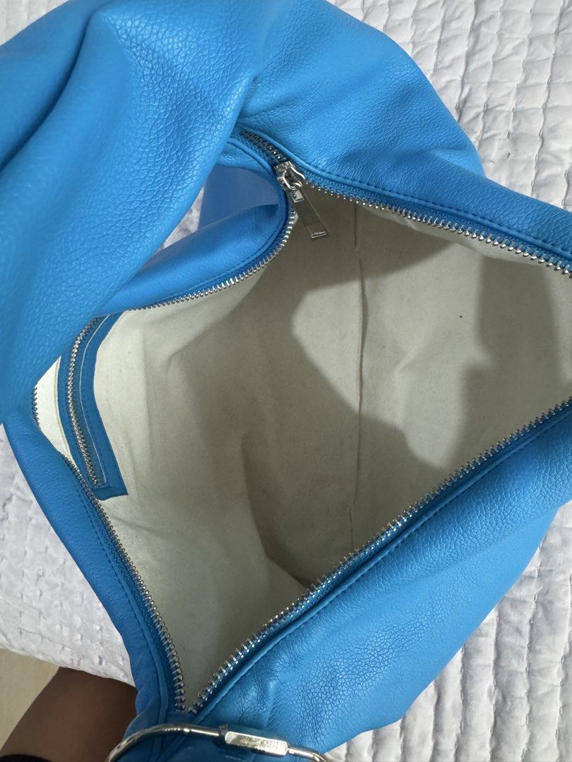 GVN Large Hobo Bag (Category: Shoulder Bags) located in Taguig. Submitted by decluttering_mnlph (Listing ID 1458748728, Image 3). Description: No flaws No dust bag included anymore Authentic bought from GVN.