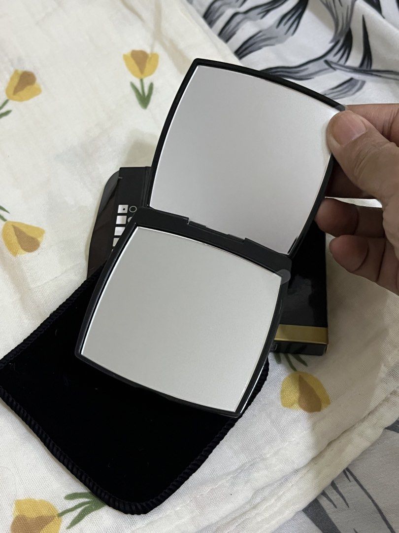 Gwp pocket mirror (Category: Mirrors) located in Talisay. Submitted by angeld0201 (Listing ID 1458835391, Image 2). Description: .