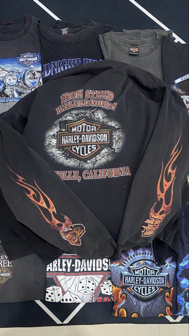 Harley-Davidson Flames Zip-Up Hoodie (Category: Coats, Jackets and Outerwear) located in Porac. Submitted by moethrifter (Listing ID 1458793940, Image 1). Description: - Black Harley-Davidson zip-up hoodie - Size: XXL (EU 56 / UK 46 / US 46) - Features iconic Harley-Davidson logo on the front - Bold flame graphics adorn the sleeves - Back design: 'Iron Speed Harley-Davidson Cycles' and 'Chico, California' - Full zipper closure Please check for is