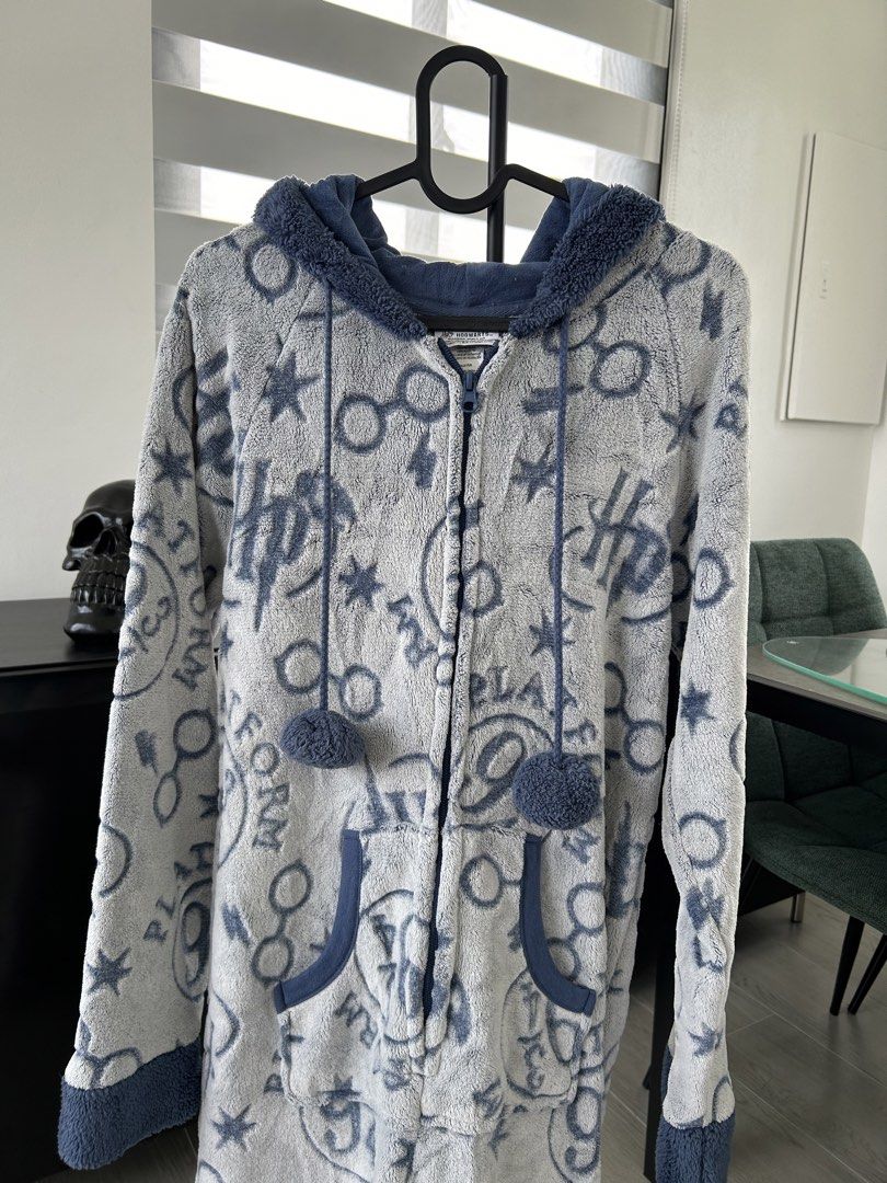 Harry Potter Fleece Onesie (M) (Category: Undergarments & Loungewear) located in Dasmarinas. Submitted by sfclosetcleanup (Listing ID 1458723654, Image 3). Description: 17 x 57 10 x 10.