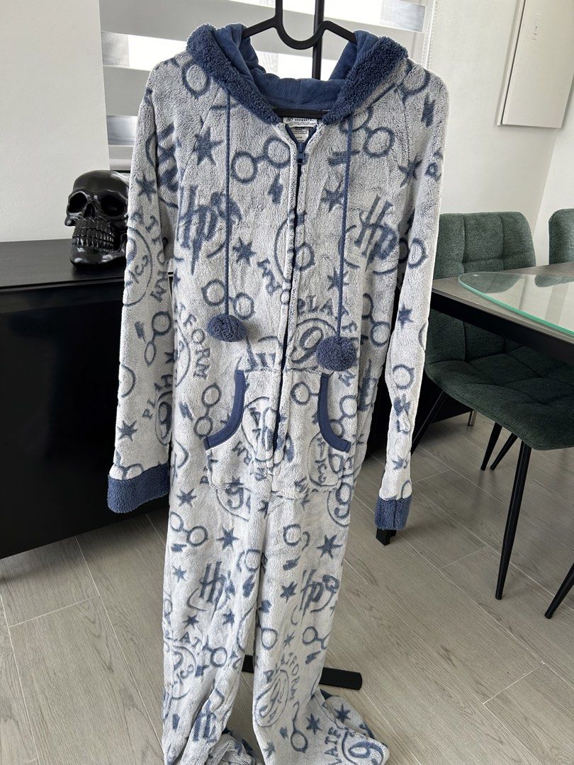 Harry Potter Fleece Onesie (M) (Category: Undergarments & Loungewear) located in Dasmarinas. Submitted by sfclosetcleanup (Listing ID 1458723654, Image 2). Description: 17 x 57 10 x 10.