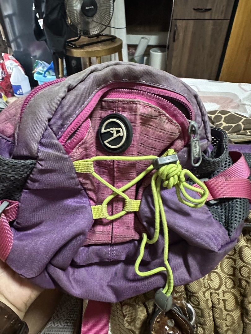 Hawk beltbag (Category: Luxury Bags & Wallets) located in Malabon City. Submitted by leonita.cascabel (Listing ID 1458777752, Image 1). Description: .