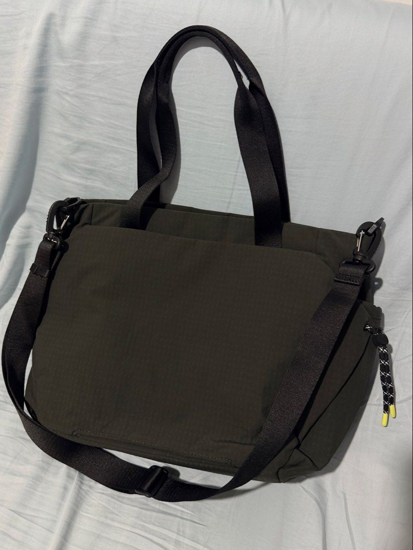 Hedgren (Category: Laptop Bags & Sleeves) located in Valenzuela. Submitted by wytepicks (Listing ID 1458706111, Image 3). Description: Hedgren Good as new Selling for 5k brandnew.