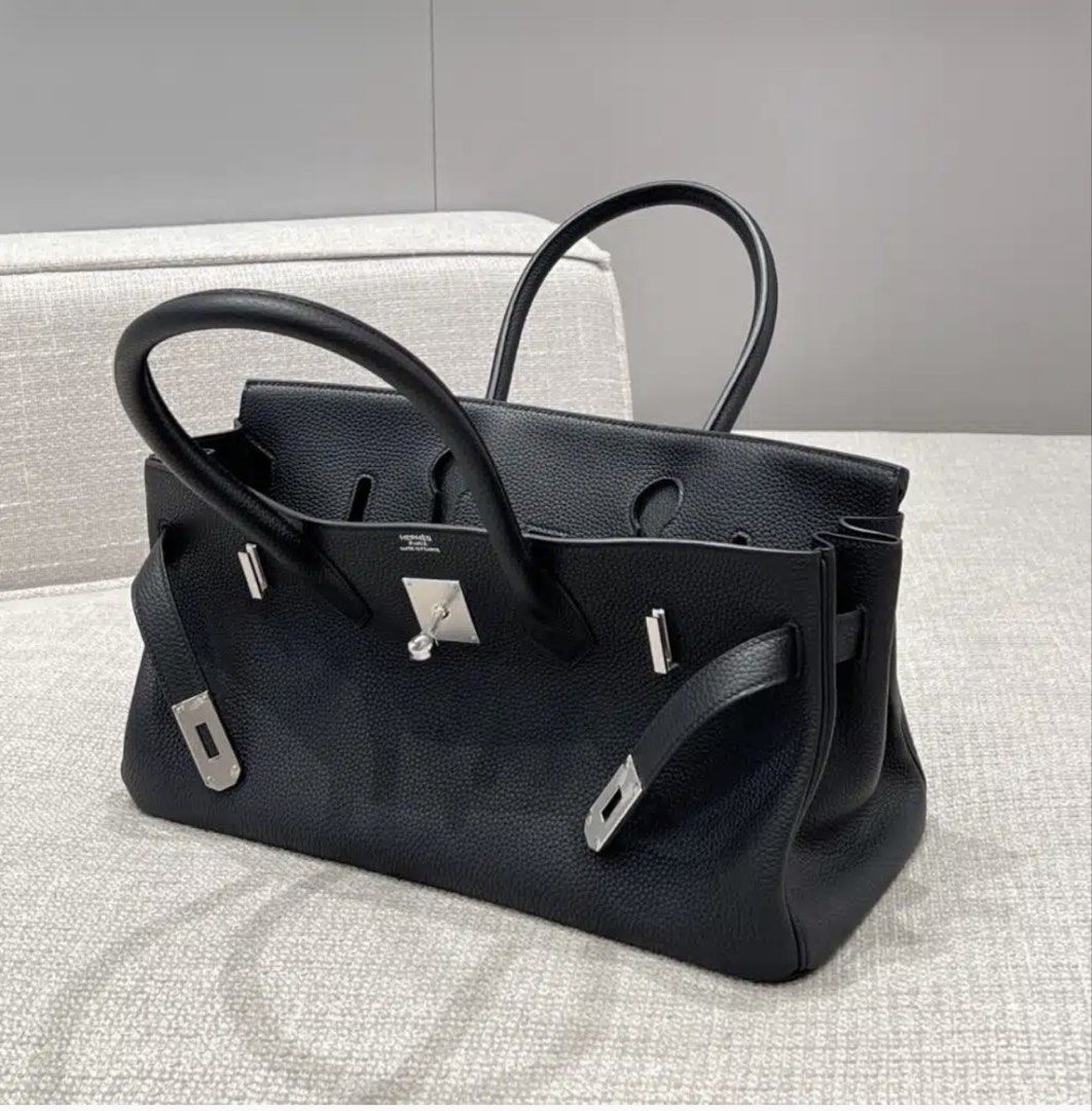 Hermes shoulder birkin bag 29cm (Category: Luxury Bags & Wallets) located in Paranaque City. Submitted by kgmgiftedph20 (Listing ID 1456387737, Image 2). Description: Payment first policy No return no exchange Choose your color well para no balikan na kasi supplier onhand to. Available in royal blue also.