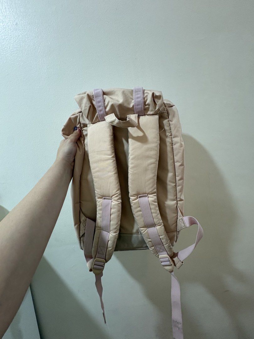 Herschel Pre-Loved Backpack (Category: Backpacks) located in Navotas City. Submitted by veebernabe (Listing ID 1458729801, Image 2). Description: Herschel original Peach/ light pink.