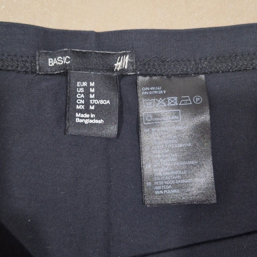 H&M Basic Black Lace Trim Tube Skirt (Category: Sleeveless) located in Manila. Submitted by itsveeagain (Listing ID 1458871742, Image 2). Description: Black tube skirt from H&M. Features a lace trim along the hem. Stretchy fabric, fits M-L. rfs: cleaning out my closet ^_^.