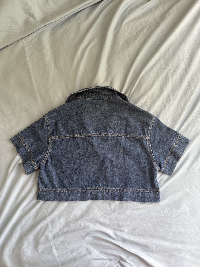 H&M Cropped Denim Top (Category: Others Tops) located in Bacolod City. Submitted by sccoldbrew (Listing ID 1458731693, Image 2). Description: - used less than 5 times - baggy fit - size S on tag, can fit medium + lsf.