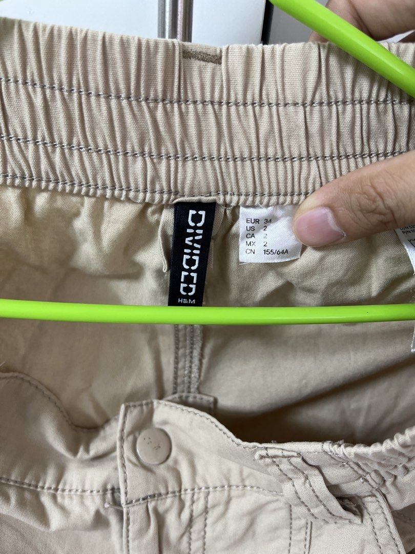 H&M Divided Beige Cargo Pants (Category: Other Bottoms) located in Santiago. Submitted by sissy.declutter (Listing ID 1458694191, Image 2). Description: - Length: 38 inches - Fits 27-29 inches waistline - Gcash payment - Location: Isabela - J&T - H&M Divided beige cargo pants - Elastic waistband with drawstring - Multiple pockets (front and side) - Straight leg fit - Ideal for casual wear.