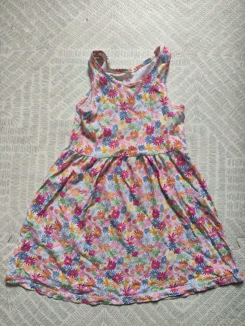 H&M floral Dress (Category: Babies & Kids Fashion) located in Taguig. Submitted by cleanupmomma (Listing ID 1458804663, Image 1). Description: Please take time to read ❤️ F R E E just purchased some of the listed items for girls, especially for baies 🩷 wyiwyg.