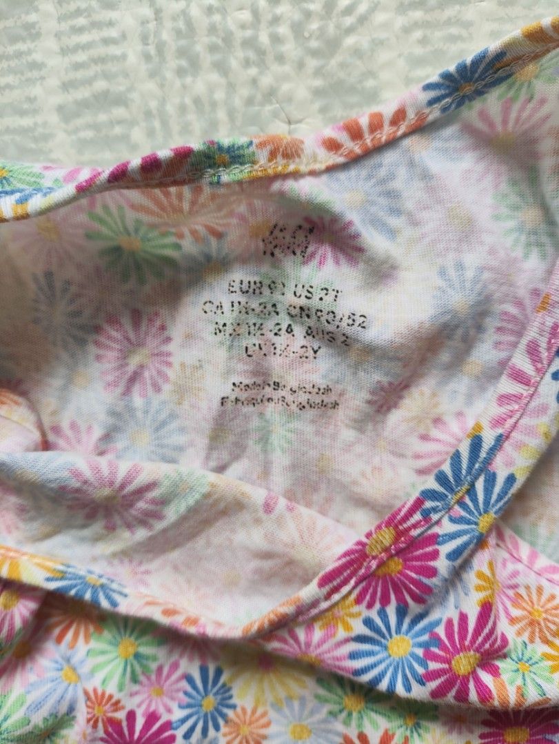 H&M floral Dress (Category: Babies & Kids Fashion) located in Taguig. Submitted by cleanupmomma (Listing ID 1458804663, Image 2). Description: Please take time to read ❤️ F R E E just purchased some of the listed items for girls, especially for baies 🩷 wyiwyg.