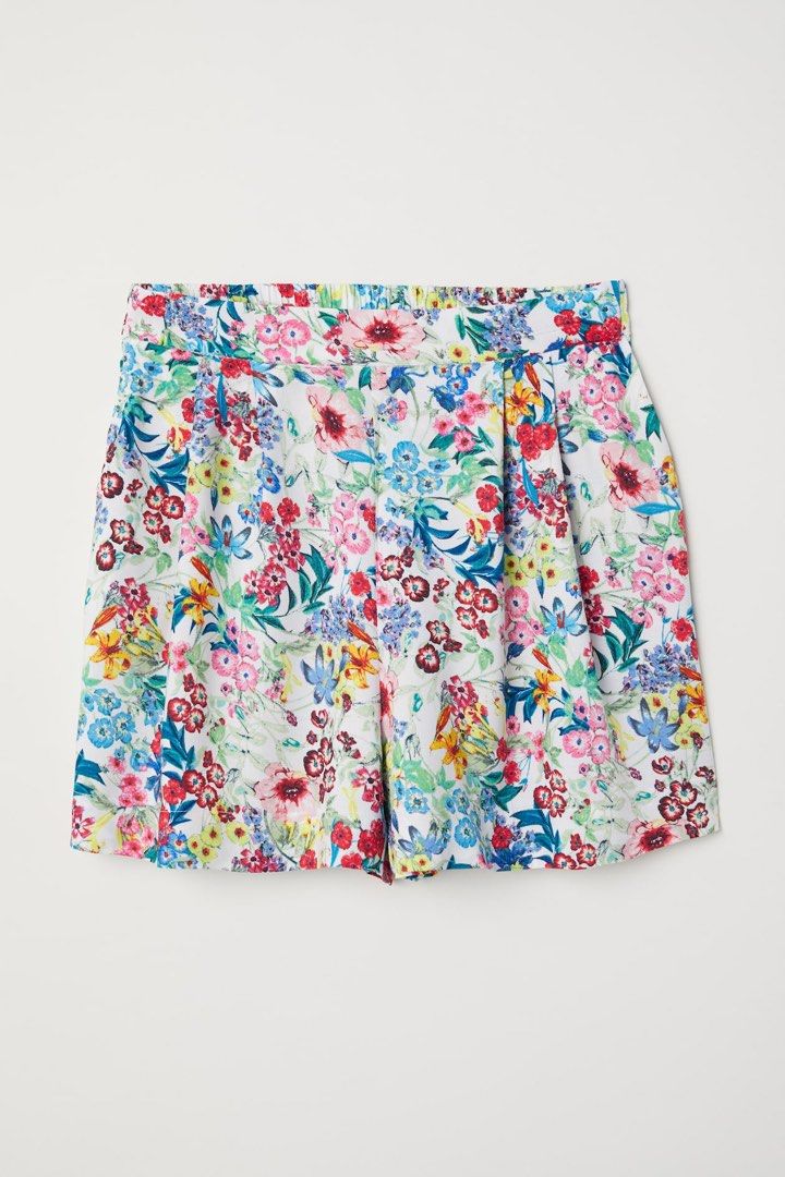 H&M Floral Print Shorts (Category: Shorts) located in Quezon City. Submitted by mondaymayhem (Listing ID 1458757076, Image 1). Description: 672) fits medium-large 🚚j&t(payment first) ☑️same day delivery(lalamove/grab) 📍Batasan hills QC No refund/return/exchange. All sales are final! Strictly no cancellation/changing of orders Items are thrifted so please manage your expectations. Color may slighly differ due to lighting. Make sure of your size.