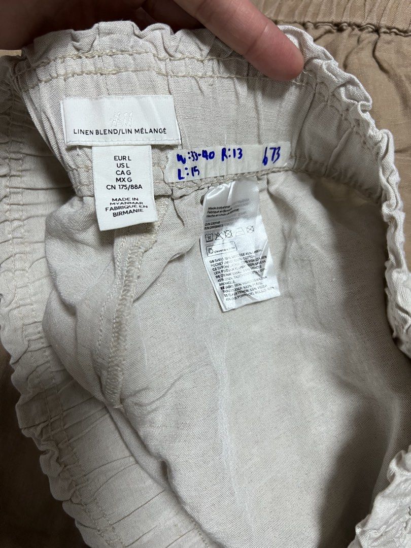H&M Linen Blend Shorts (Category: Shorts) located in Quezon City. Submitted by mondaymayhem (Listing ID 1458757354, Image 2). Description: 673) fits medium-large 🚚j&t(payment first) ☑️same day delivery(lalamove/grab) 📍Batasan hills QC No refund/return/exchange. All sales are final! Strictly no cancellation/changing of orders Items are thrifted so please manage your expectations. Color may slighly differ due to lighting. Make sure of your size. 
