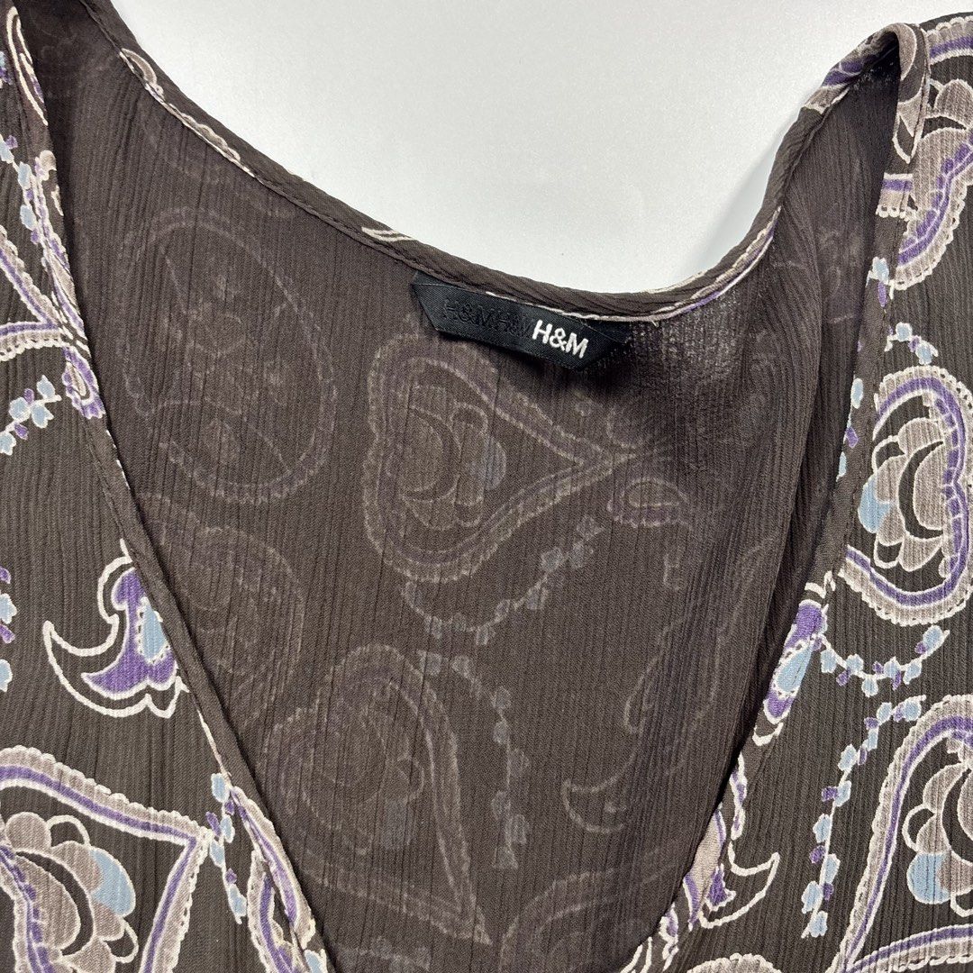 H&M Paisley Top (Category: Blouses) located in Bulacan. Submitted by citygirl00 (Listing ID 1458800579, Image 3). Description: Size M-L B: 36 W: 30 L: 26 In good condition.